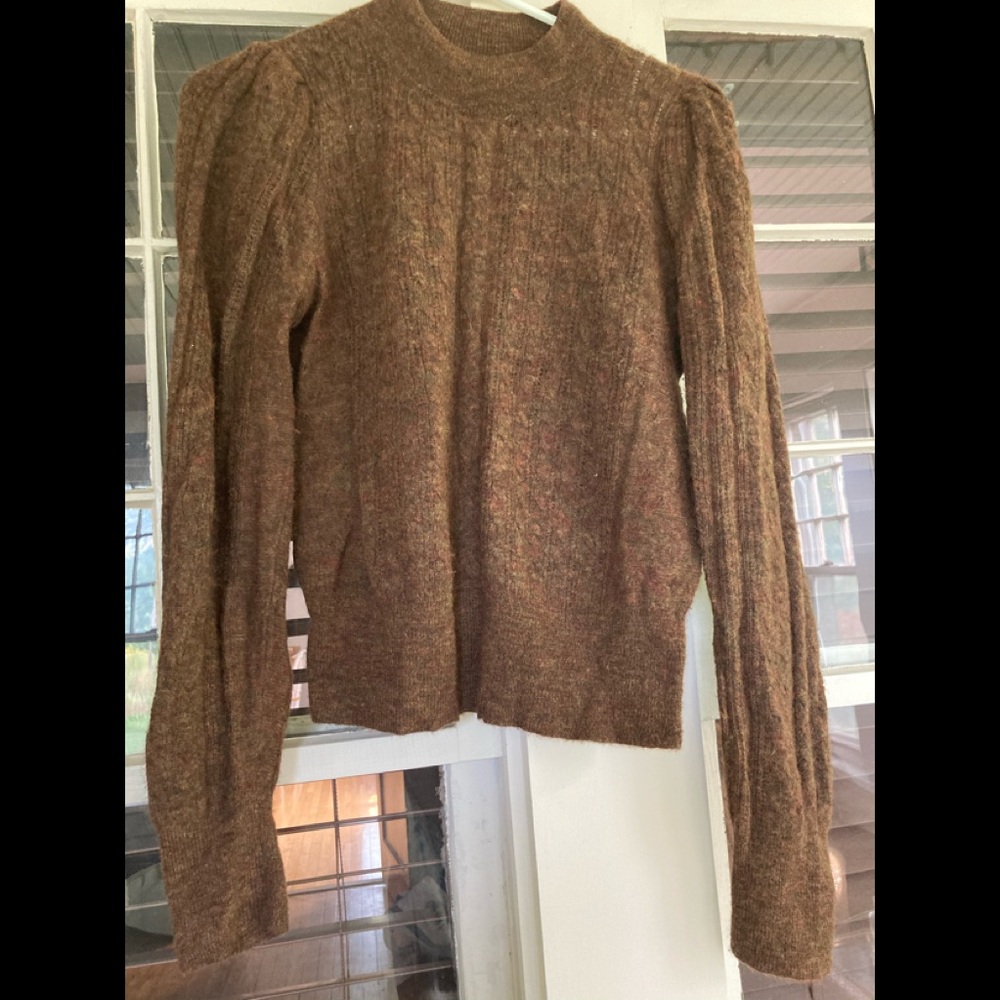 Doen baby alpaca crew neck with puffy sleeves